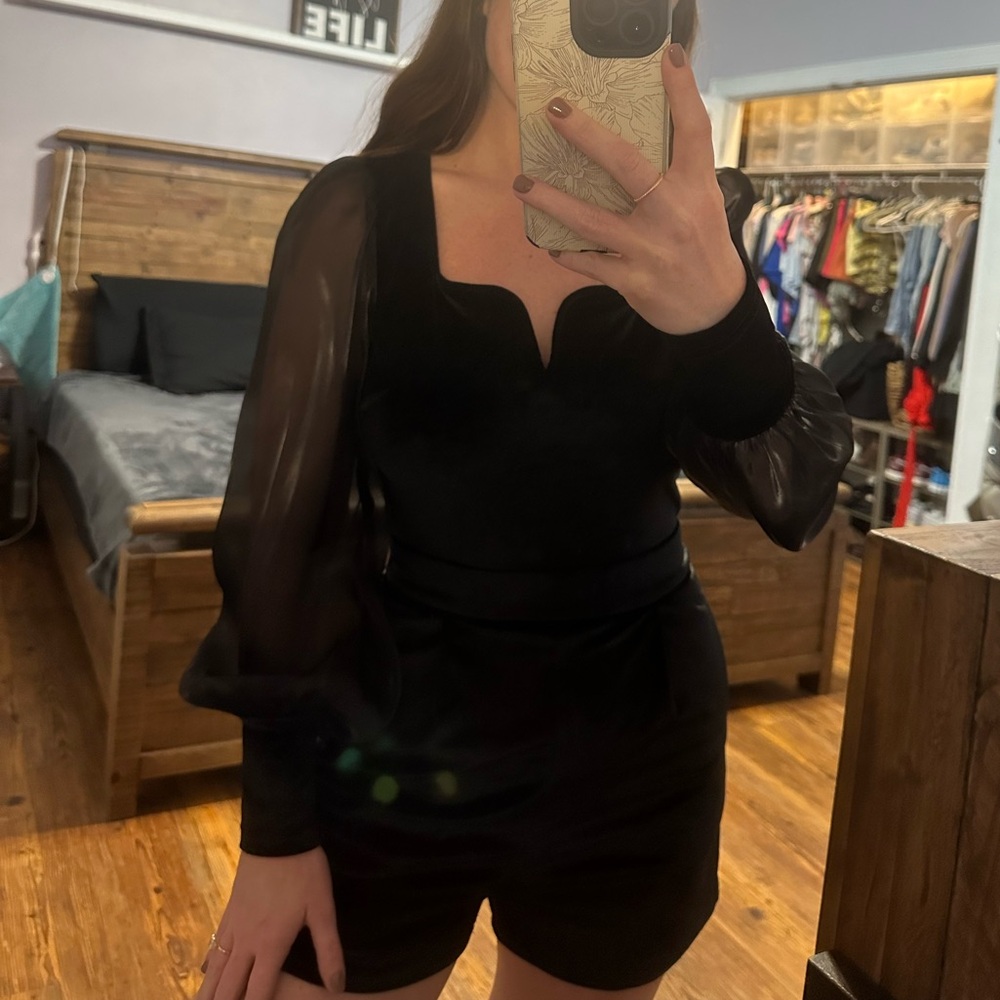 Black Velvet Romper!! Brand New w/ Tags! Pockets & Sheer Sleeves🖤